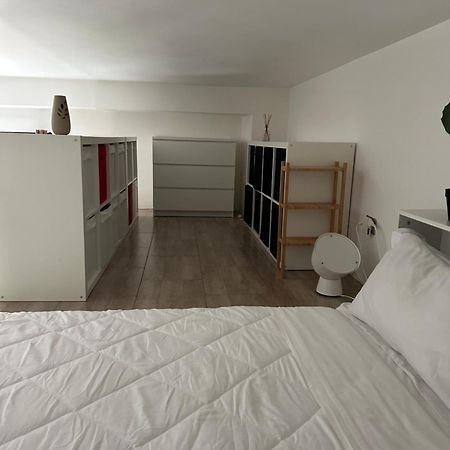 Loft Moderno Con Terrazzo Lägenhet Milano Exteriör bild